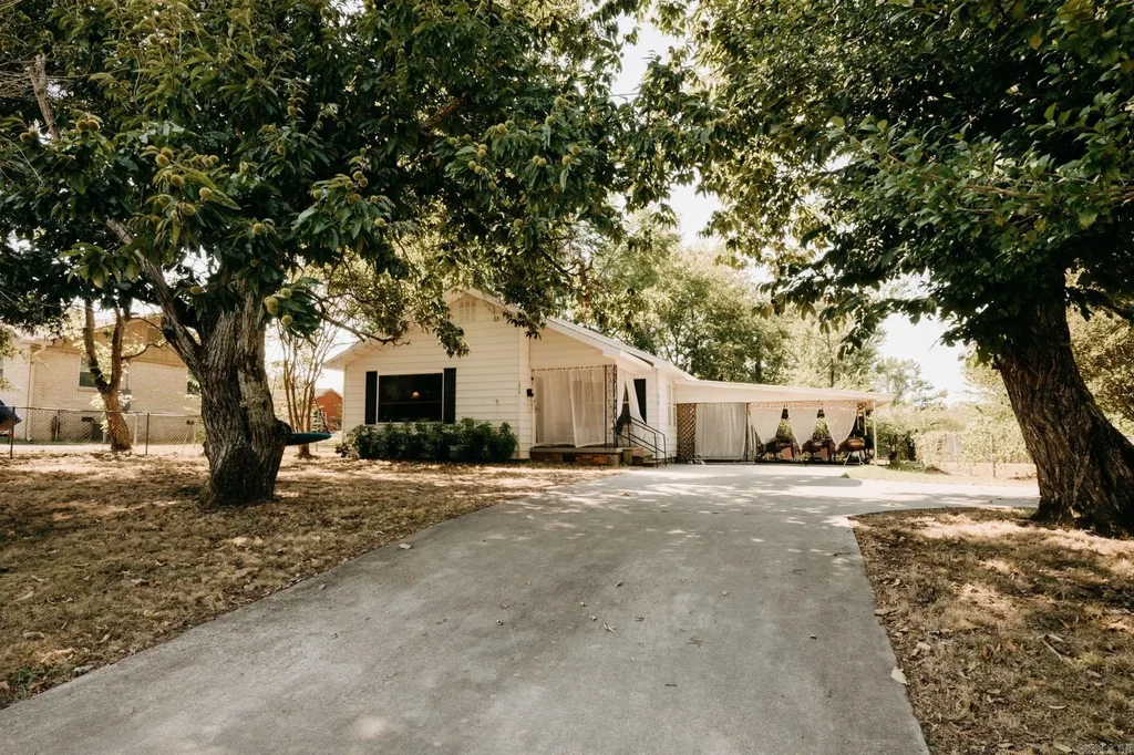 1212 W Jackman Street, Benton