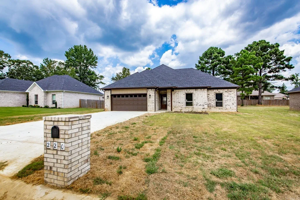 220 Heather Loop, Beebe