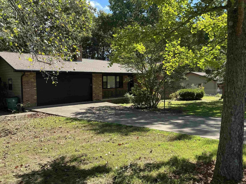 1504 Cs Woods Boulevard, Bull Shoals