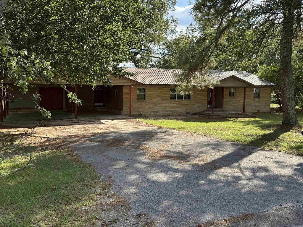 3505 Floral Road, Floral