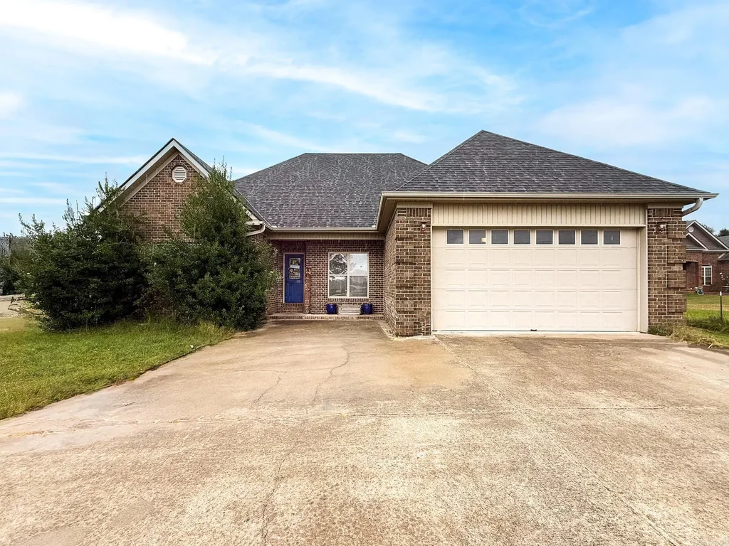 1064 Oliver Lane, Cabot