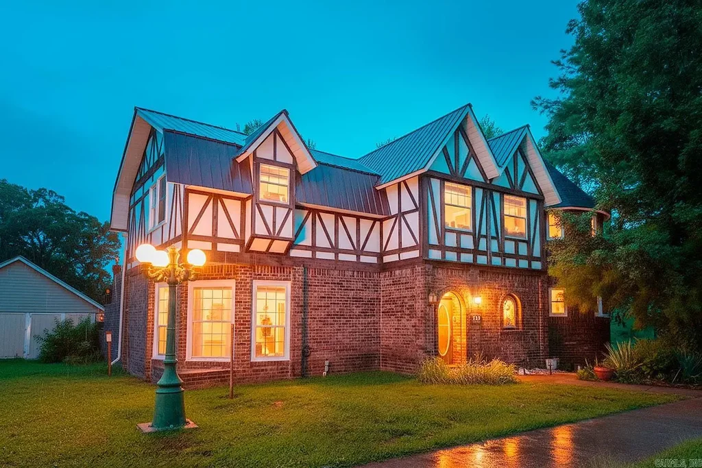 310 S 6th Street, Thayer