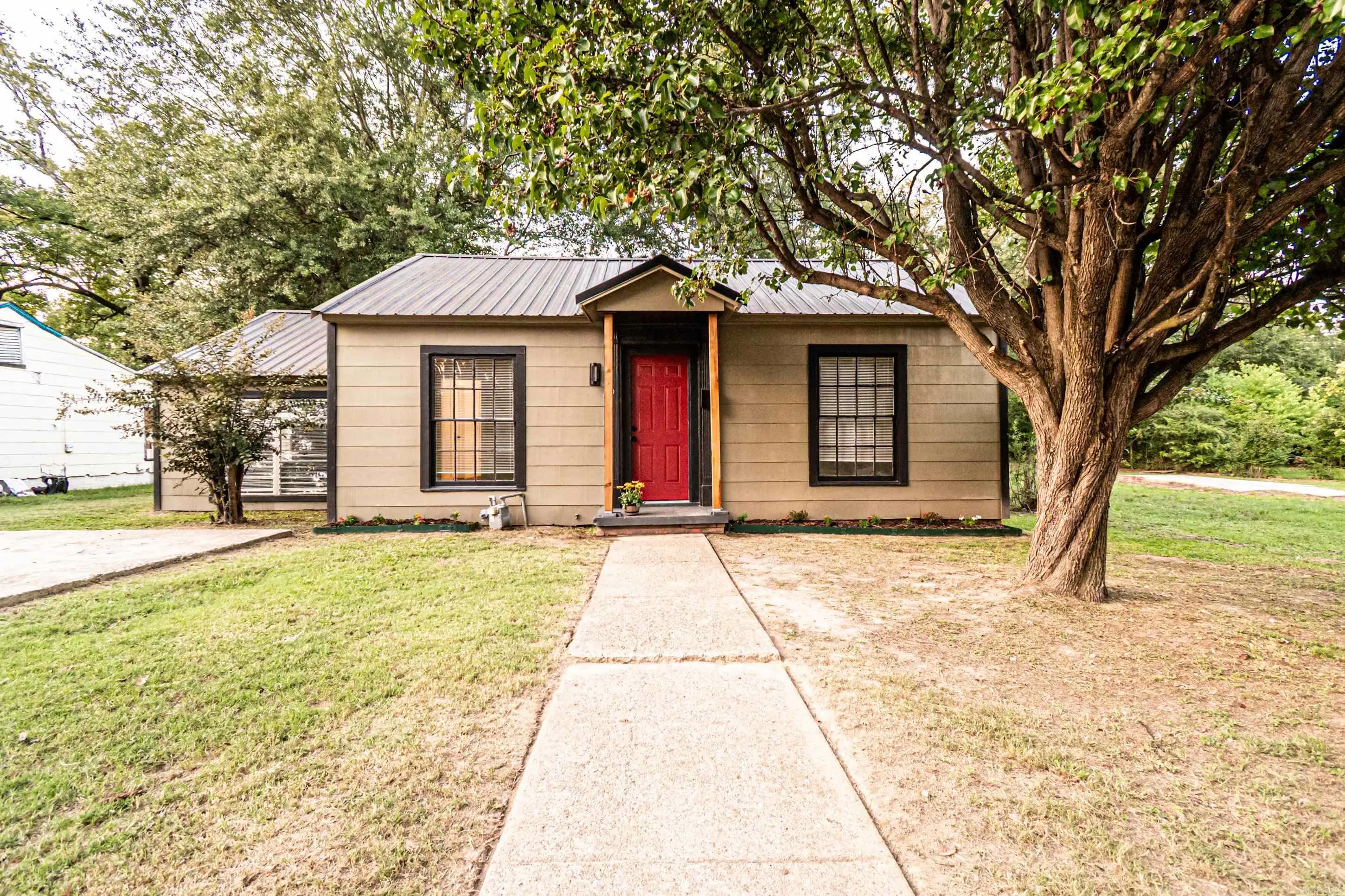 416 S Parkway Drive, El Dorado