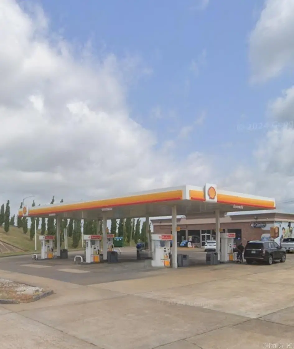 700 N Service Road, West Memphis