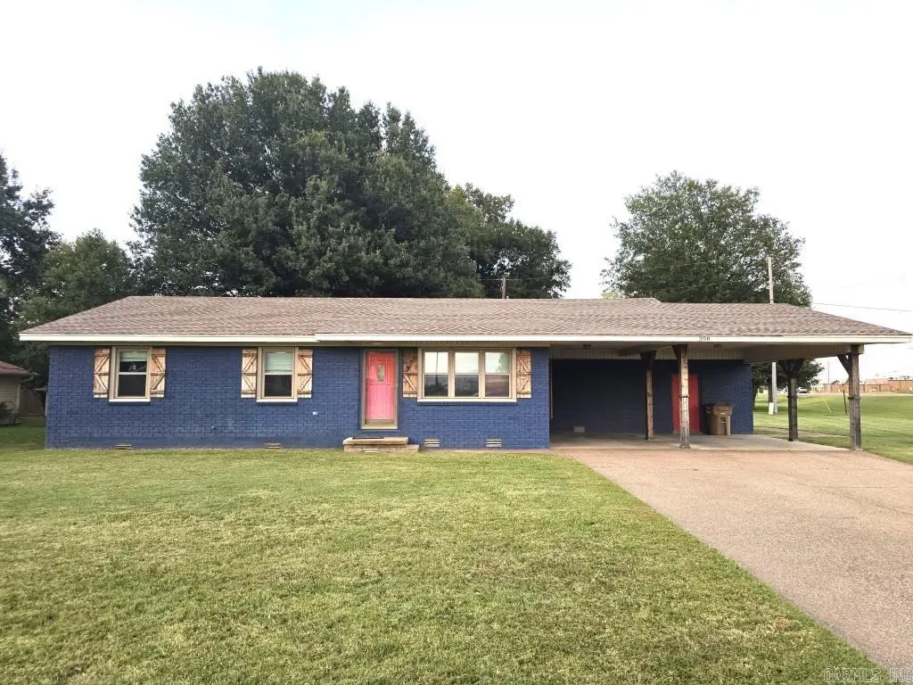 398 Barry St E, Wynne