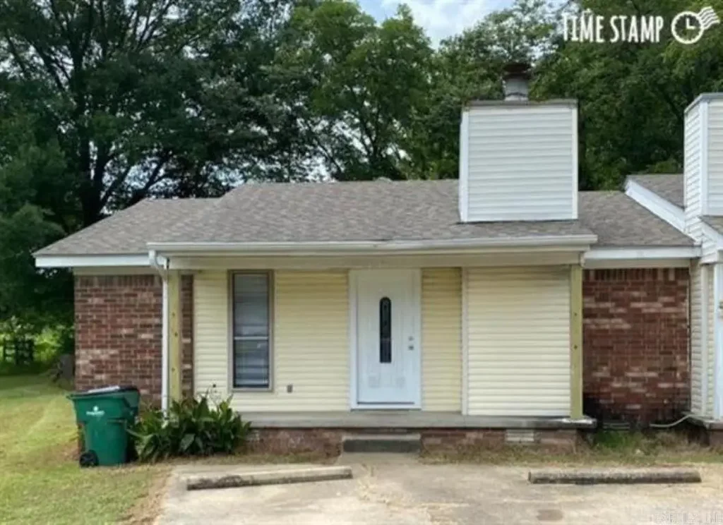 109 N Park St B, Cabot