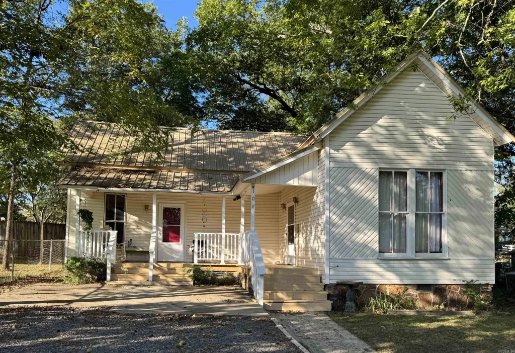 104 W Spring Street, Heber Springs