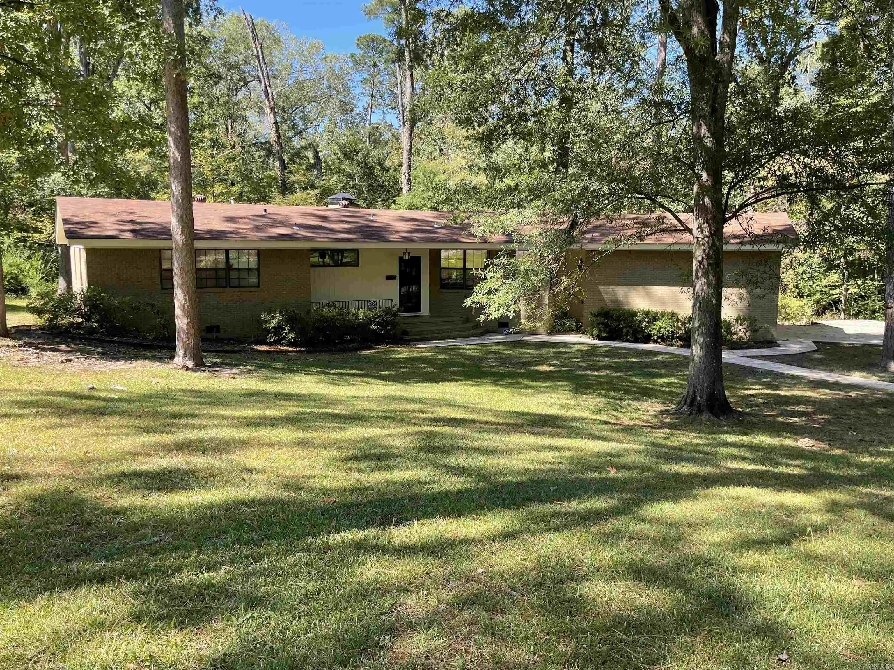 2300 N Madison Avenue, El Dorado