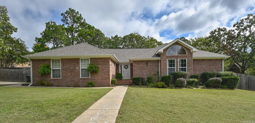 1101 Redbud Drive, Mena