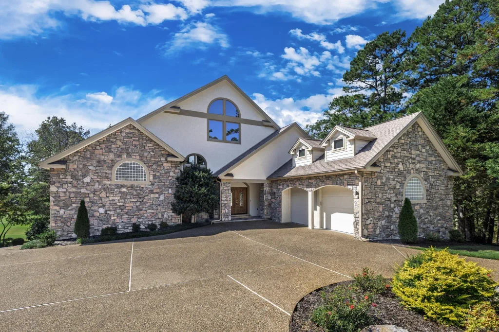 6 Loyola Circle, Hot Springs Village