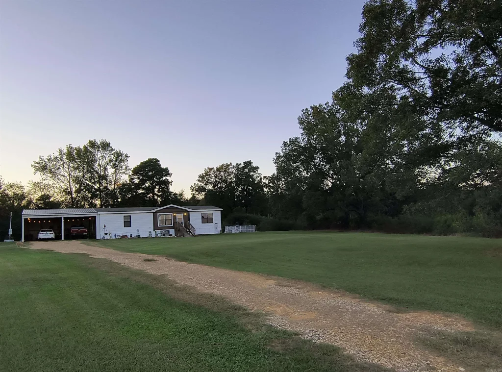 2631 Hwy 24 E., Prescott