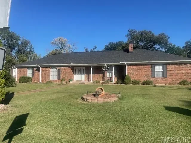 1104 N Main Street, Stuttgart