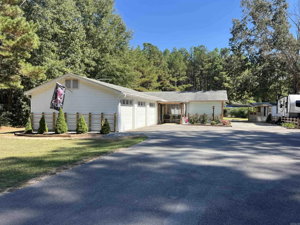 8213 Old Warren Road, Pine Bluff