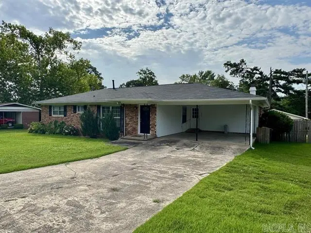 2204 E Lee Ave, Sherwood