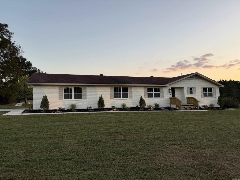 272 Hwy. 31, Romance