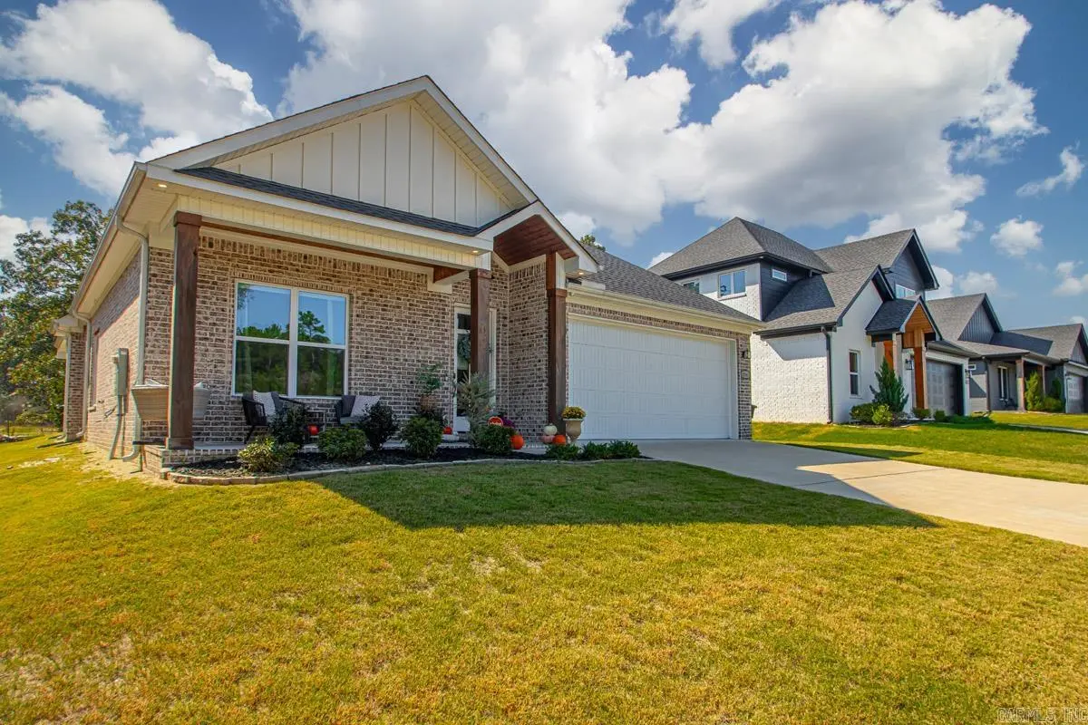 2565 Kara Lane, Bryant