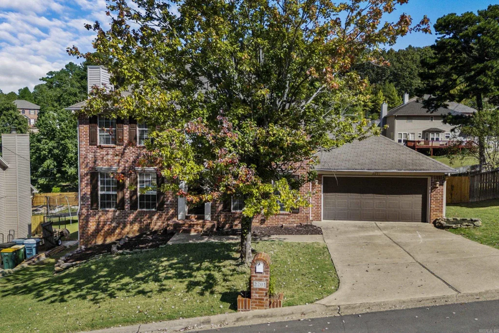 2201 Huntleigh Court, Little Rock