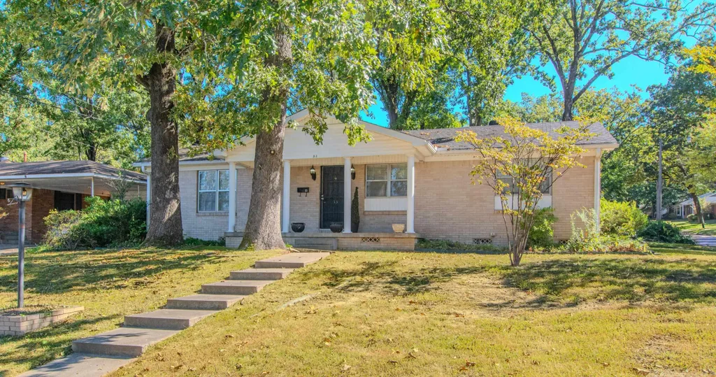 53 Flag Road, Little Rock