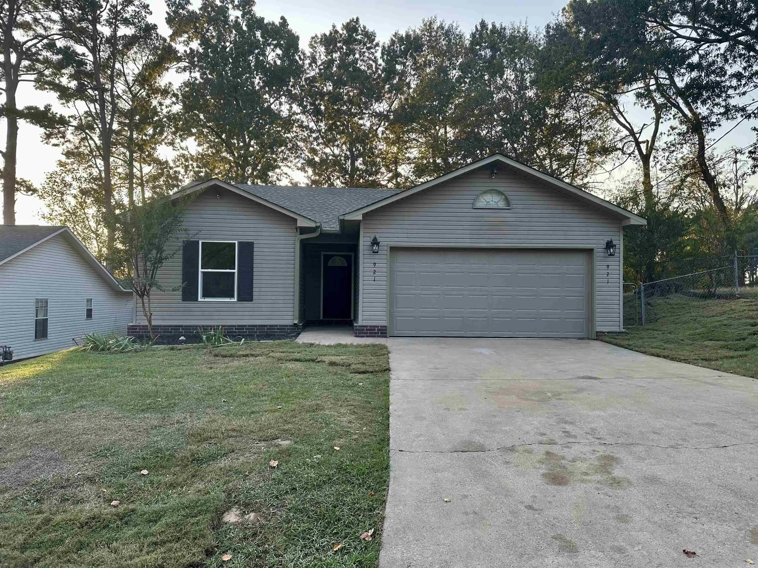 921 Athens Lane, Benton