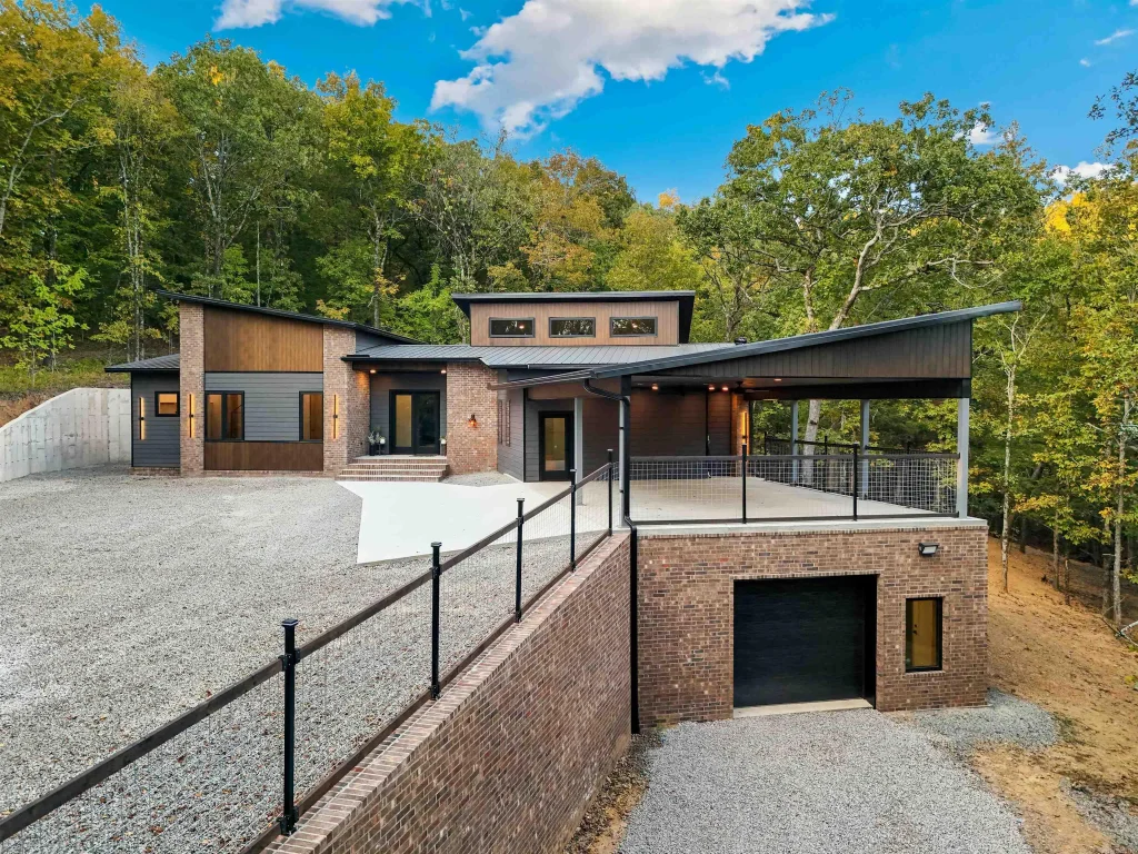 141 Wilderness Road, Greenbrier