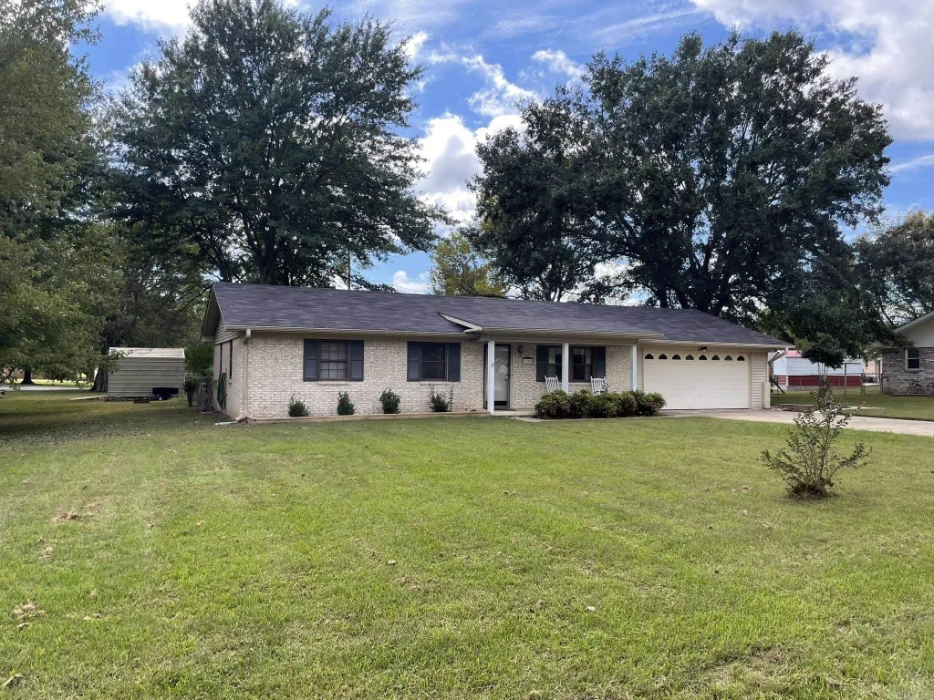 1805 Oaklawn Drive, Mena