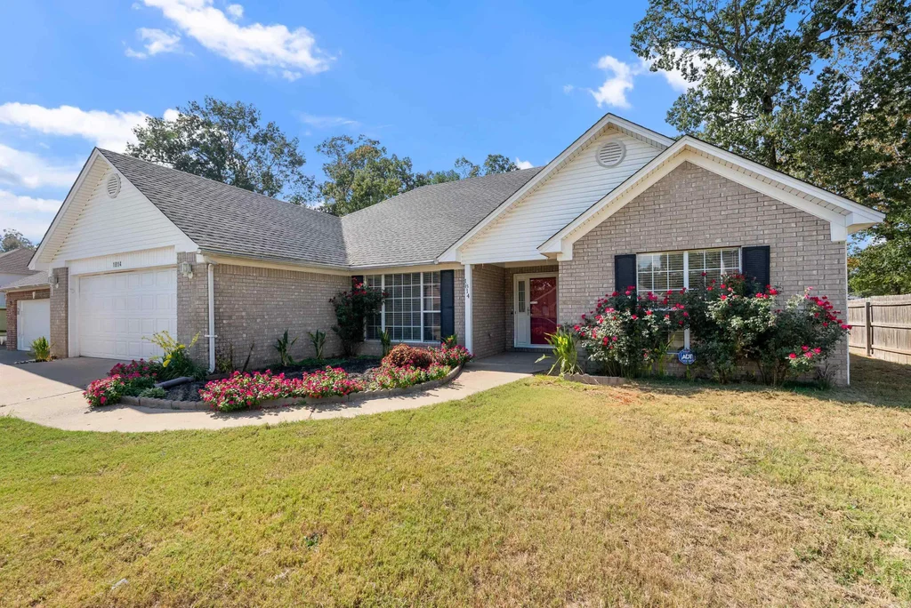 1814 Pleasant Pointe Circle, Bryant