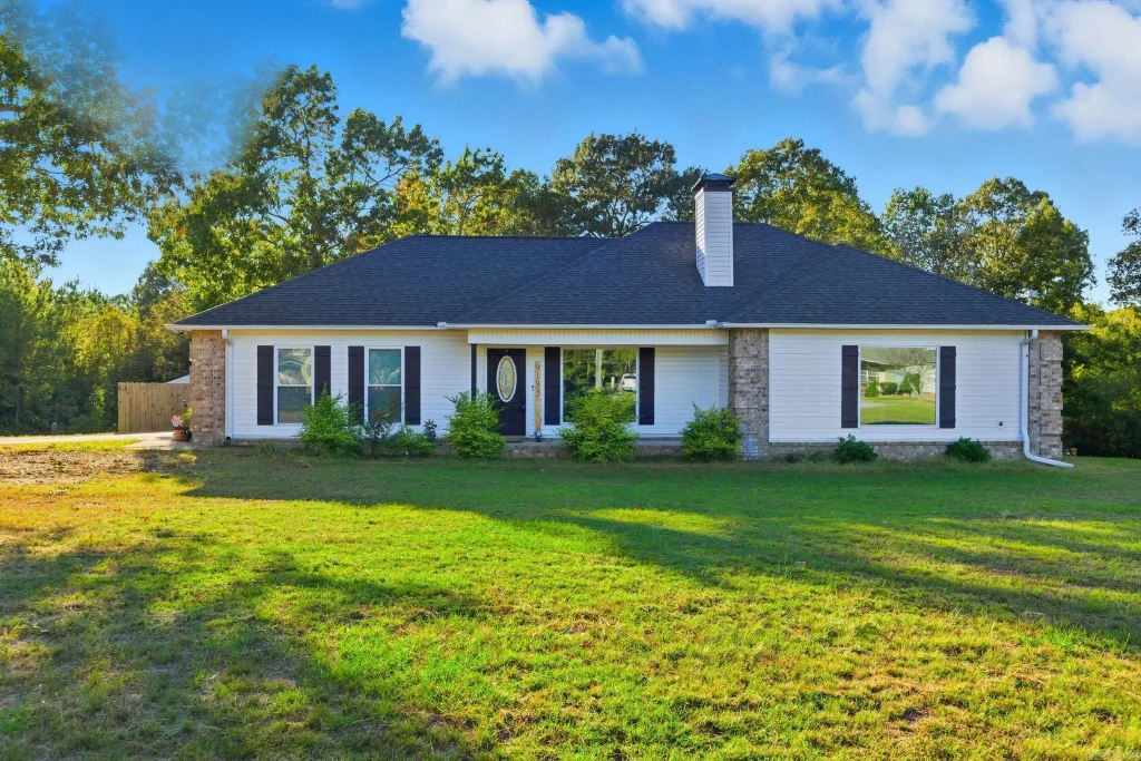 9135 Mars Hill Road, Bauxite