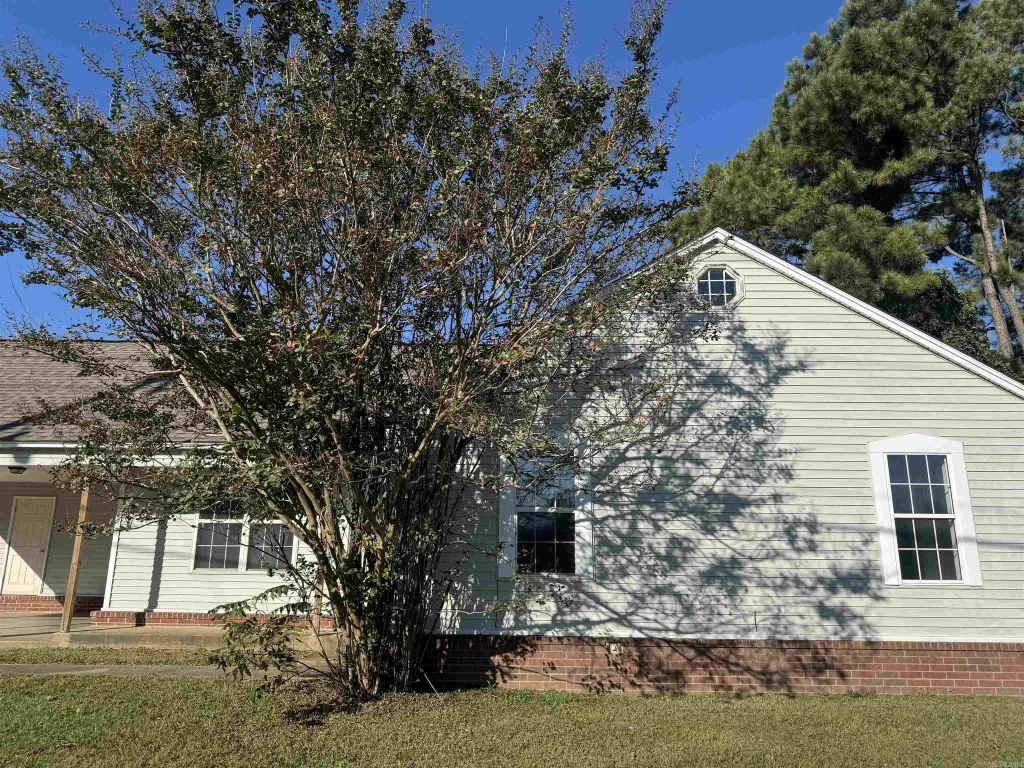 1405 N Main Street, Searcy