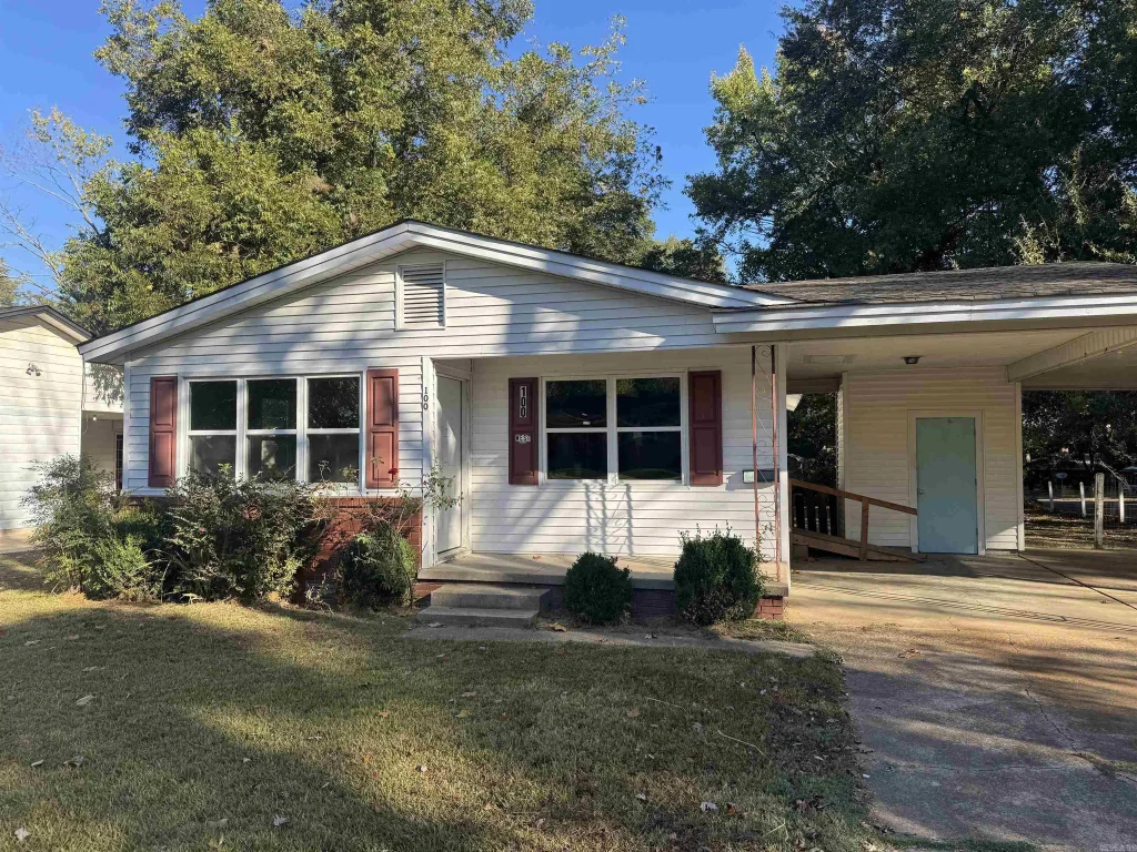 100 W Lincoln, Searcy