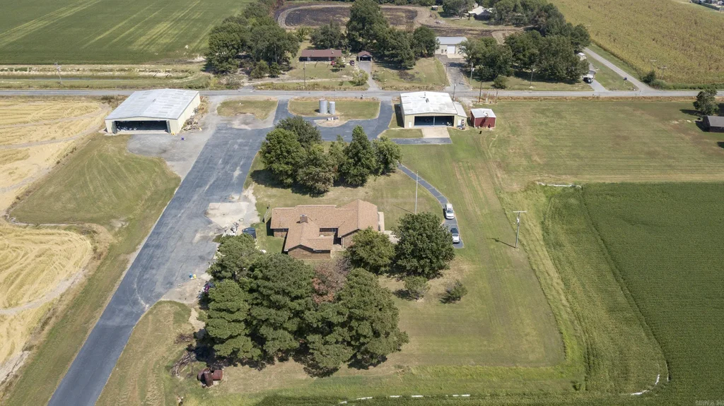 1813 E Hwy 86, De Valls Bluff