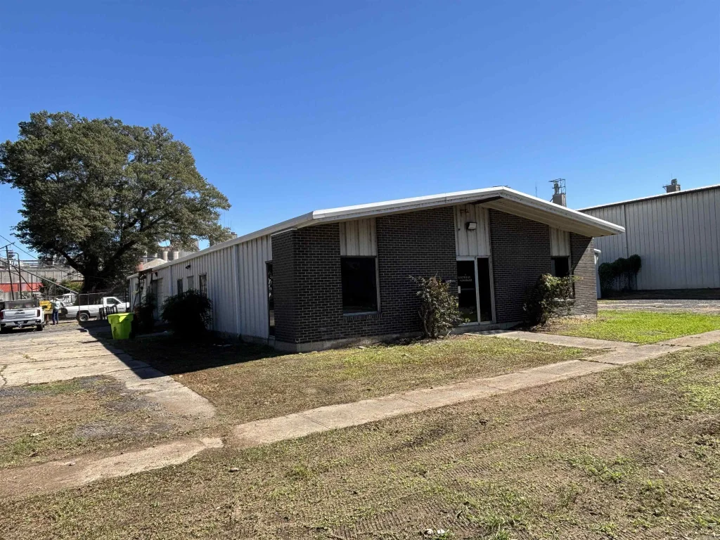 412 N College St, Stuttgart