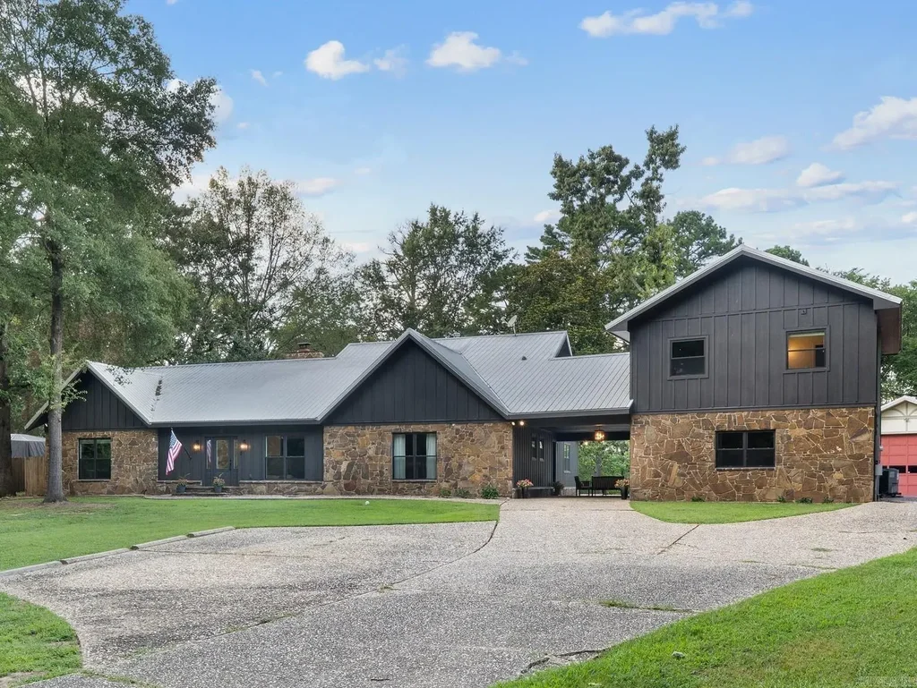 18 Riviera Drive, Conway