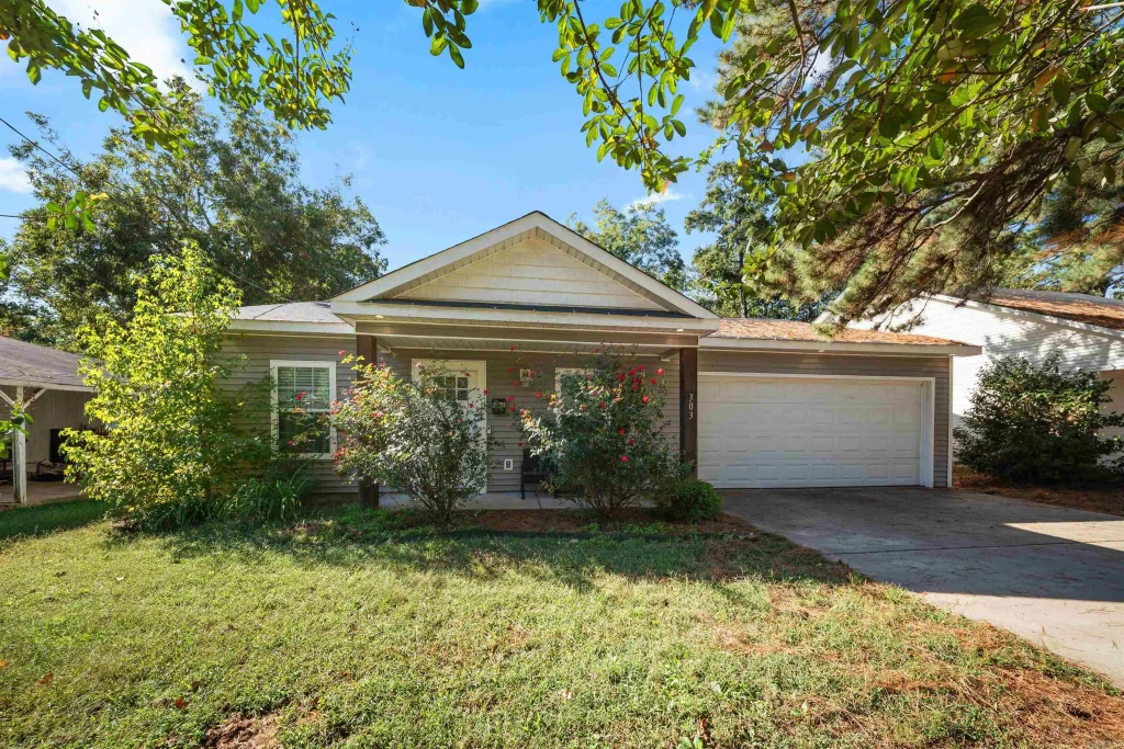 303 Dobbs Street, Benton