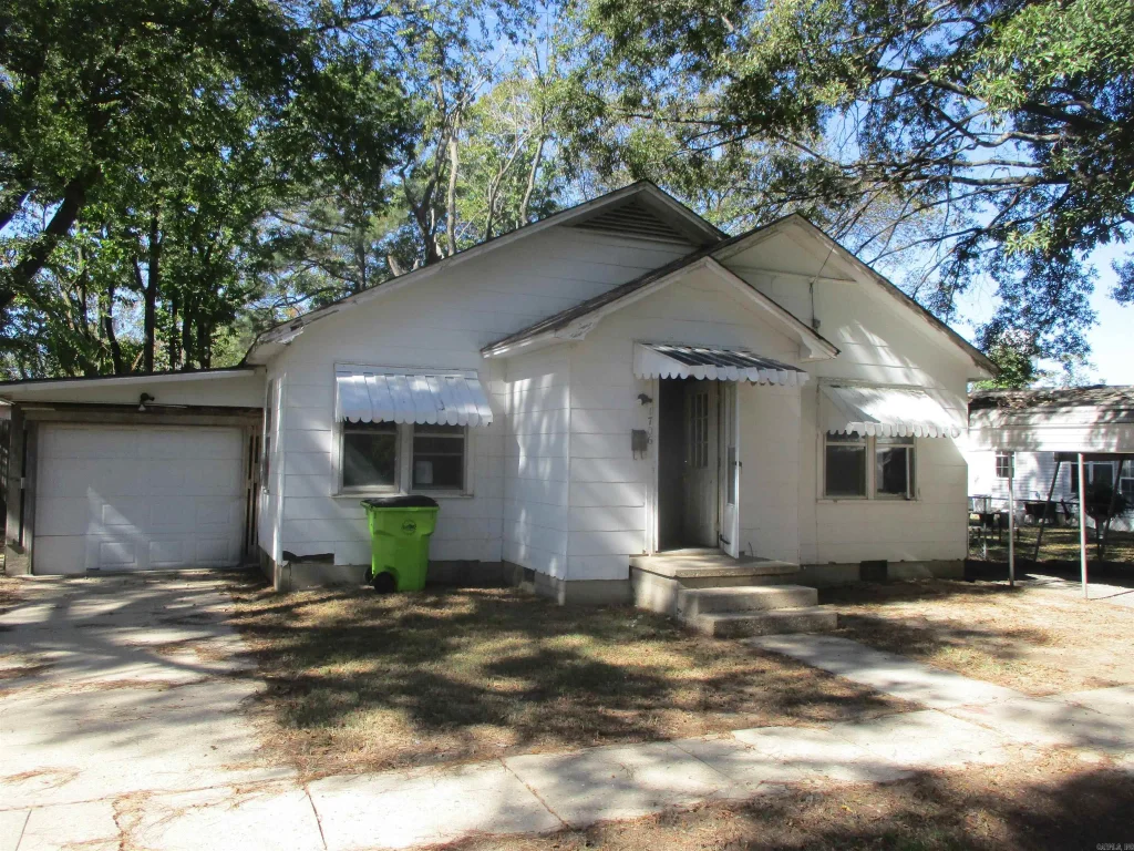 1706 S College Street, Stuttgart