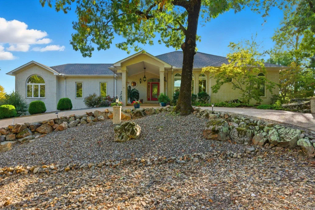 19 Lago Drive, Hot Springs Village