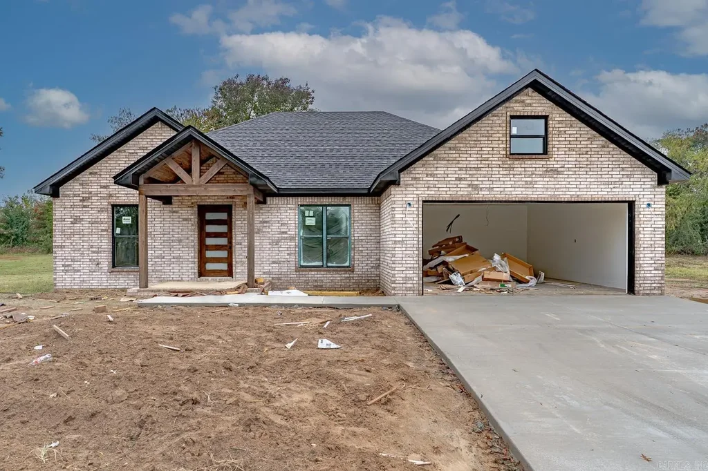 223 Woodland Trail, Bono