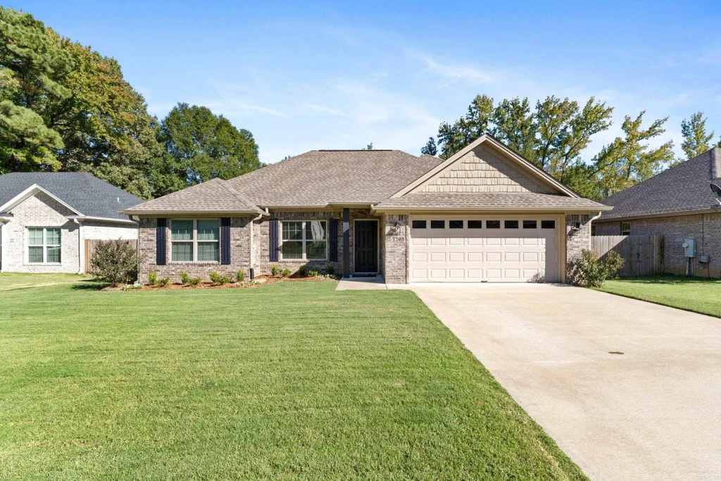 1202 Laurel Lane, Searcy