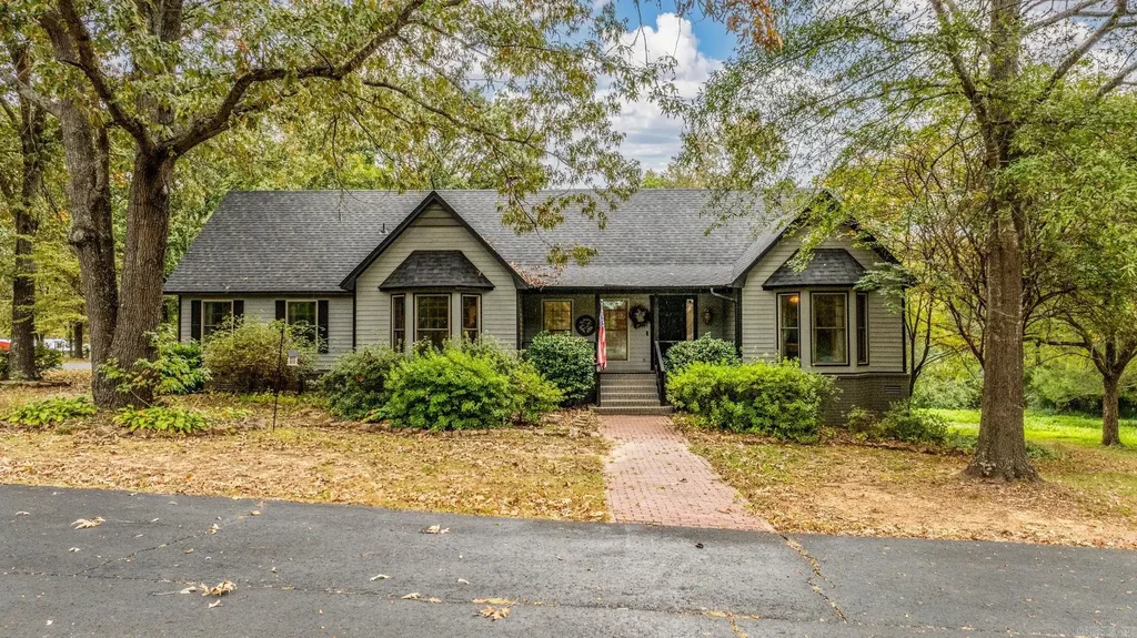 6 W Springhill Drive, Greenbrier