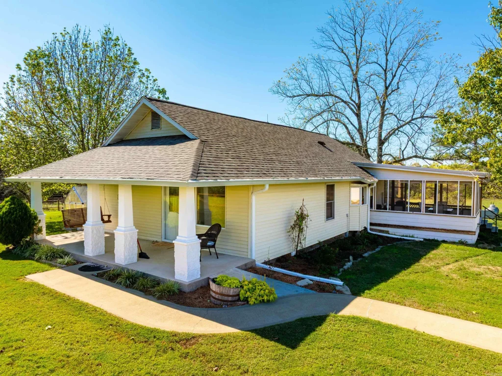 1742 Flora Church Trl, Viola