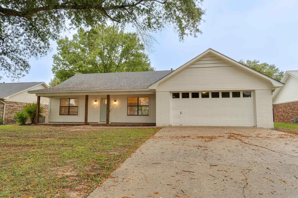 355 Navajo Trail, Conway