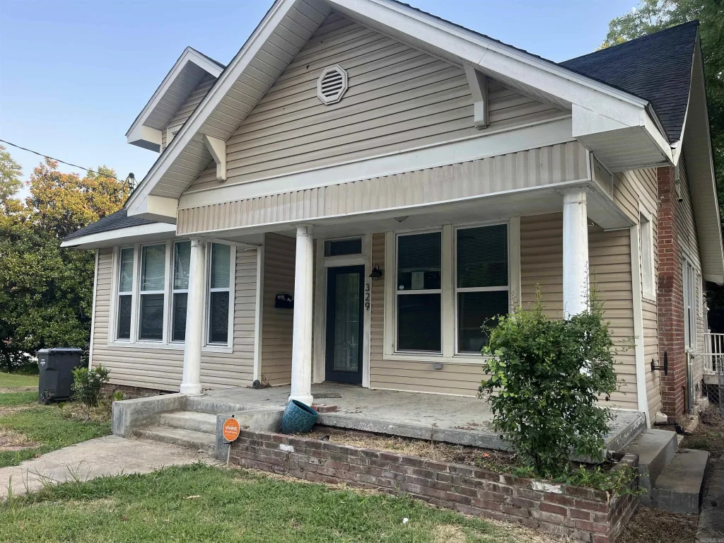 329 E Nettleton Avenue, Jonesboro