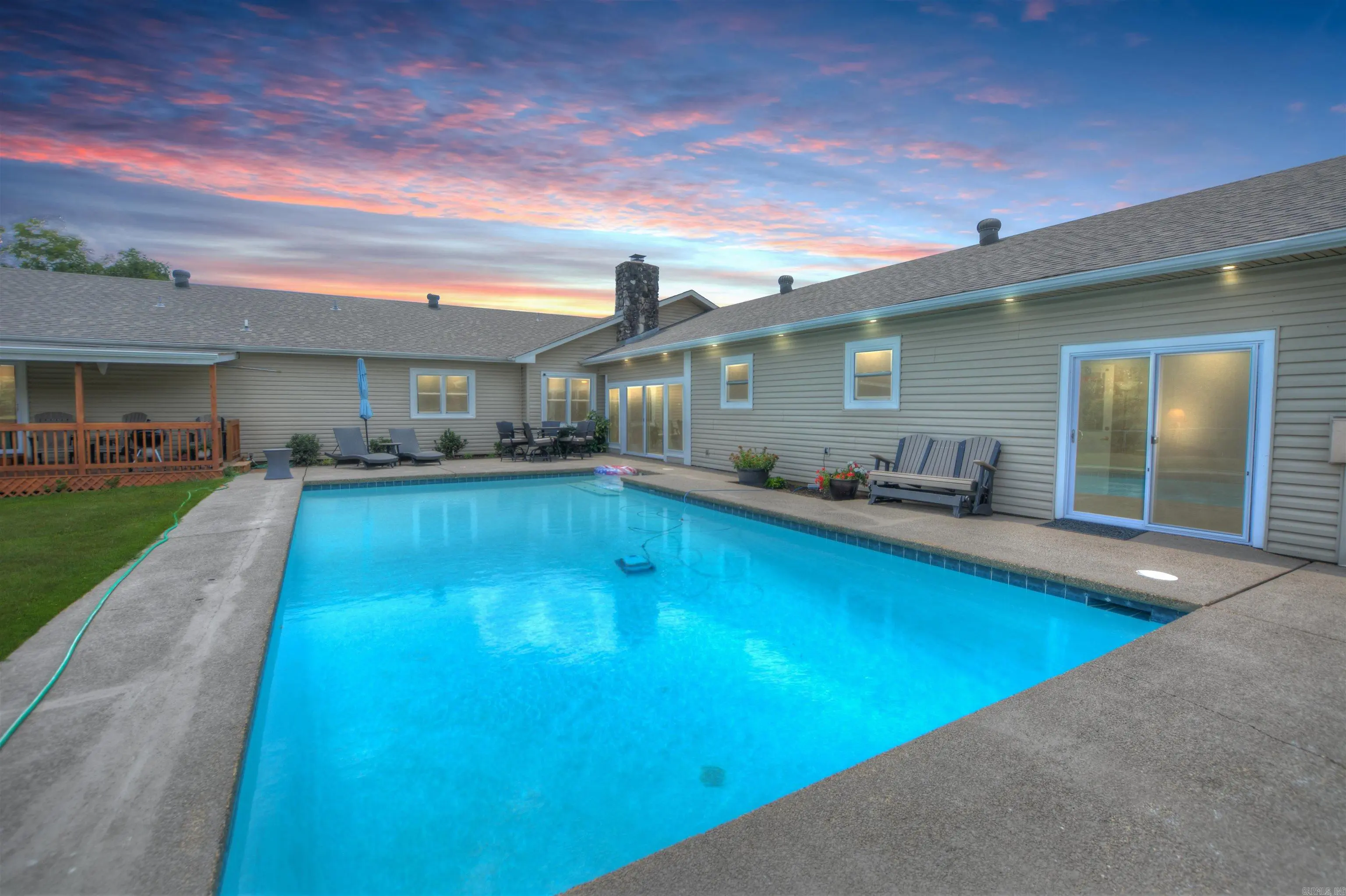 3109 Sunshine Road, Royal