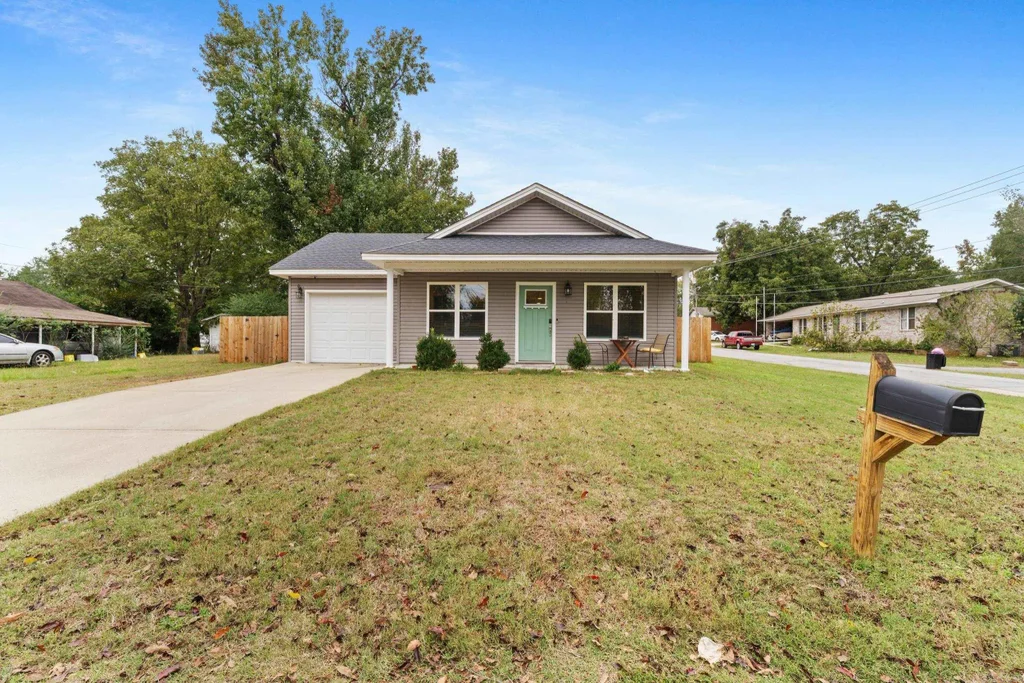 211 N College Street, Sheridan