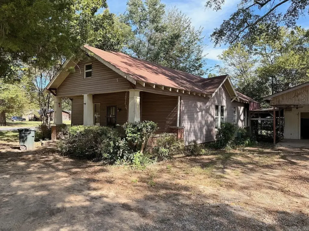 1130 N Gabbert, Monticello