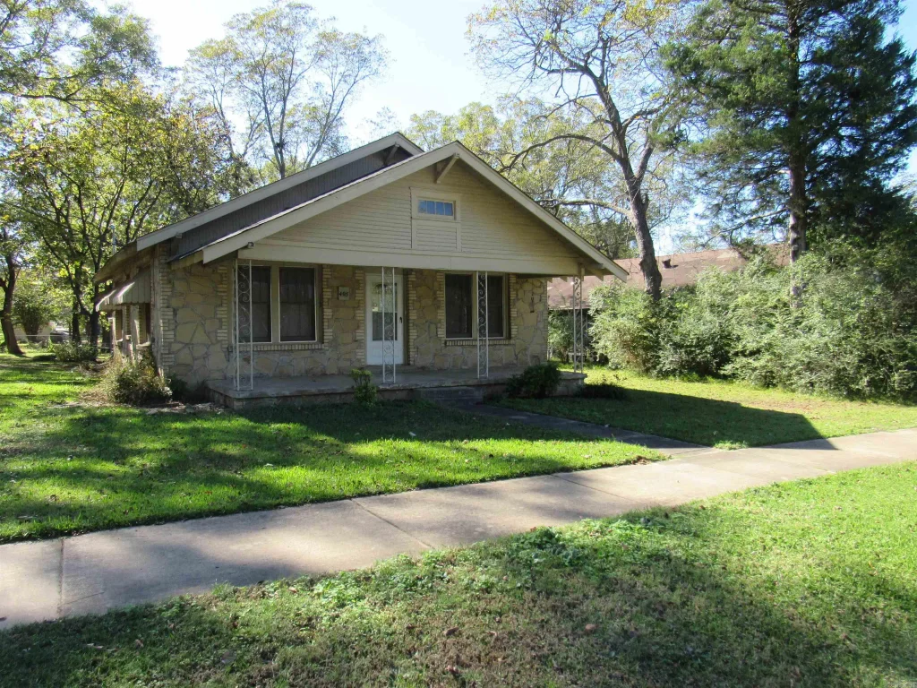 405 E Main Street, Cabot