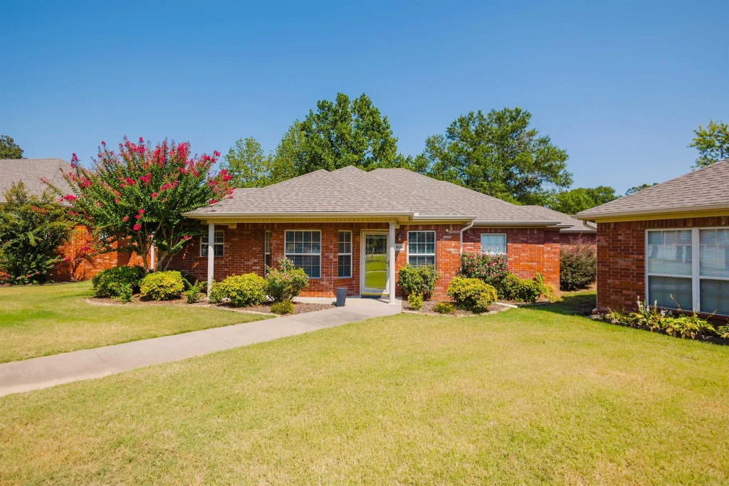 609 Dakota Street, Cabot