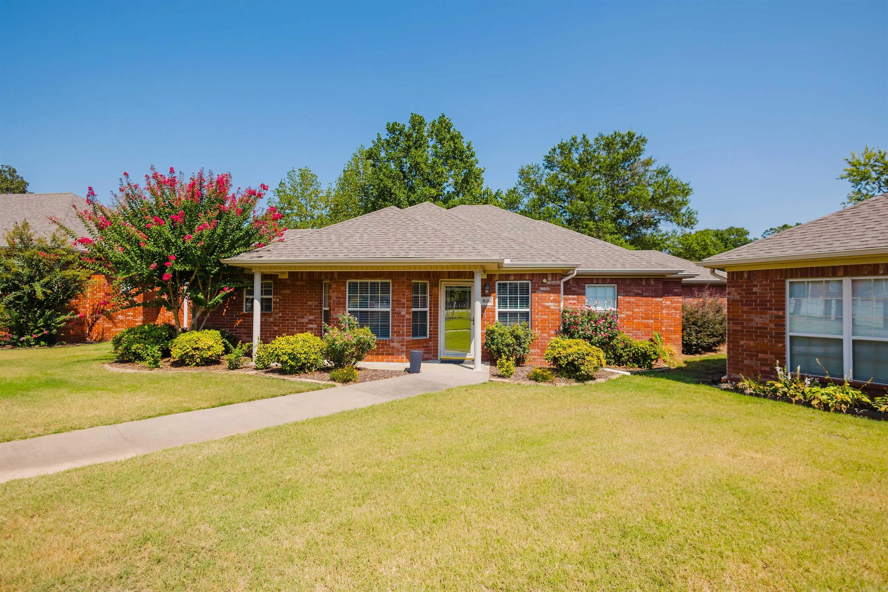 609 Dakota Street, Cabot