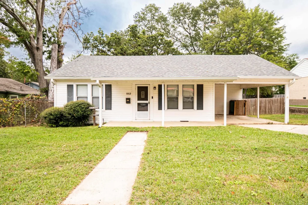 1112 Combs, El Dorado