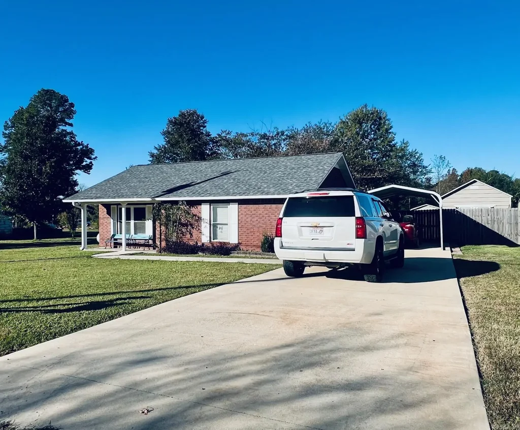 1605 West Boundary, Mena