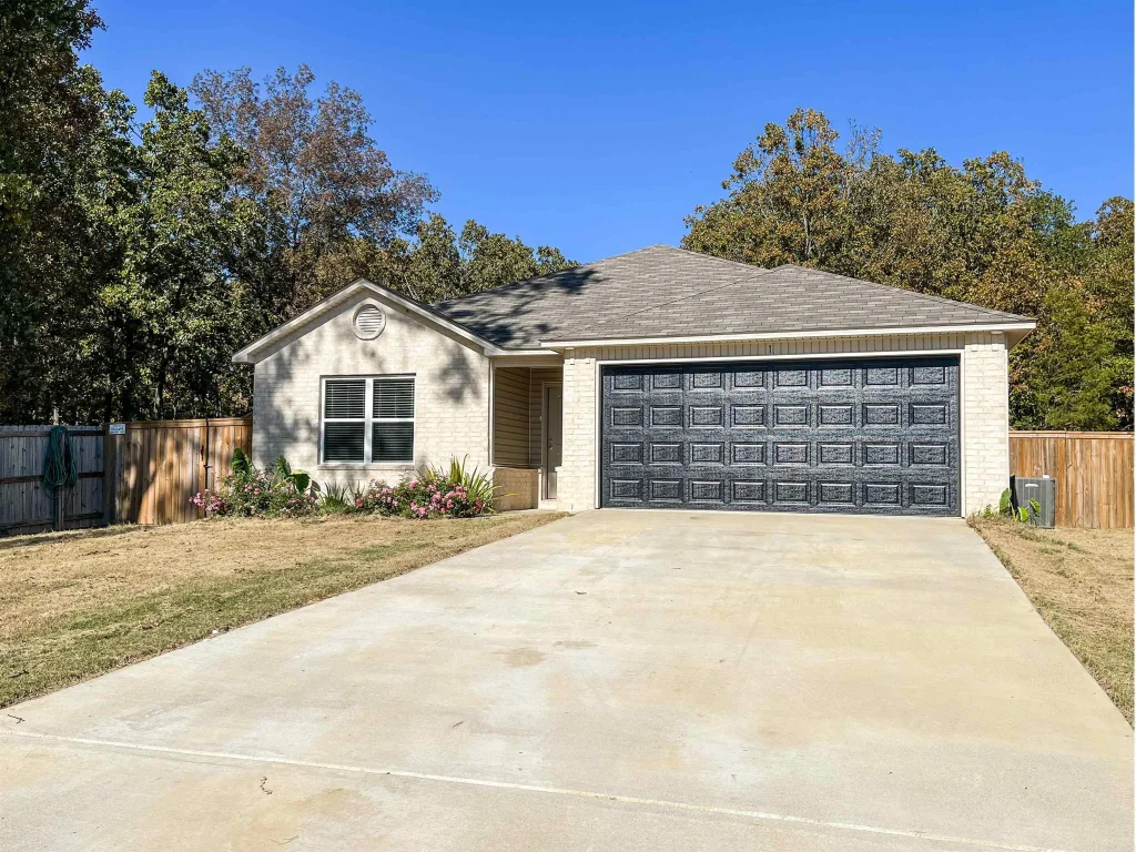 1 Barn Cat Way, Conway